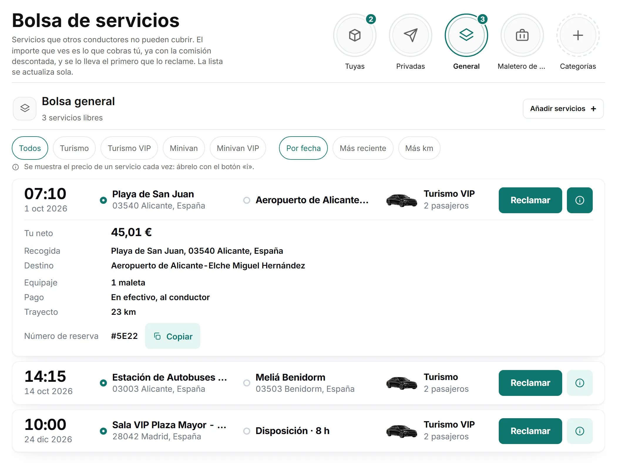 La Bolsa de servicios de WAT en el ordenador: la bolsa general con tres servicios libres; el primero, abierto, enseña «Tu neto», la recogida, el destino, el equipaje, la forma de pago y los kilómetros, con el botón «Reclamar».